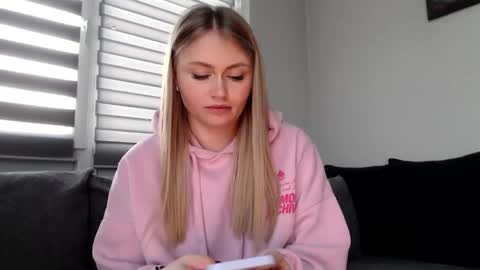 Snapshot of melani_a chatting on February 17, 3:22 pm Melania online show from February 17, 3:22 pm
