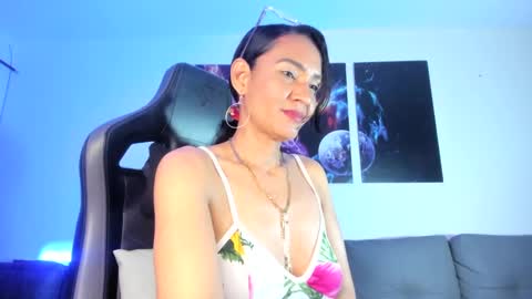 Snapshot of melannia_hills chatting on February 1, 10:15 am melannia_hills online show from February 1, 10:15 am