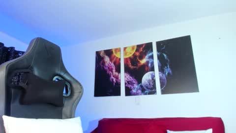 Snapshot of melannia_hills chatting on February 20, 9:55 am melannia_hills online show from February 20, 9:55 am