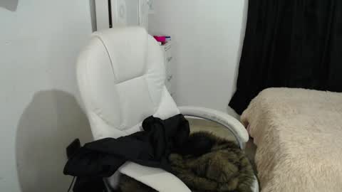 Melannie online show from February 4, 8:59 pm