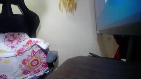 Snapshot of melany_isabella chatting on February 22, 6:52 pm melany online show from February 22, 6:52 pm