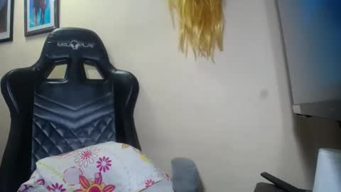 Snapshot of melany_isabella chatting on February 23, 1:02 am melany online show from February 23, 1:02 am