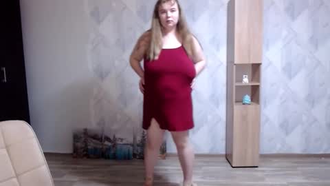 Snapshot of melina_beauty chatting on September 14, 1:52 am Melina online show from September 14, 1:52 am