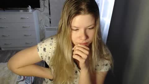 Snapshot of melissa__ray chatting on February 19, 10:45 am Melissa Ray online show from February 19, 10:45 am