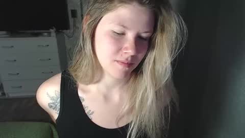 Snapshot of melissa__ray chatting on February 26, 5:21 pm Melissa Ray online show from February 26, 5:21 pm