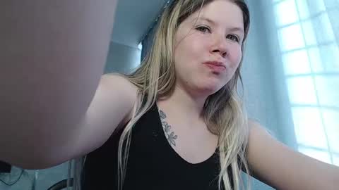 Snapshot of melissa__ray chatting on March 11, 9:13 am Melissa Ray online show from March 11, 9:13 am