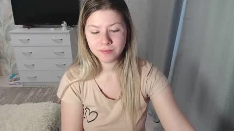 Snapshot of melissa__ray chatting on February 19, 2:33 am Melissa Ray online show from February 19, 2:33 am