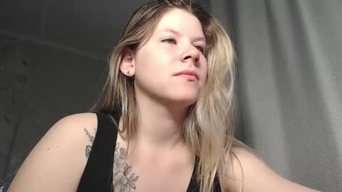 Snapshot of melissa__ray chatting on March 11, 6:52 pm Melissa Ray online show from March 11, 6:52 pm