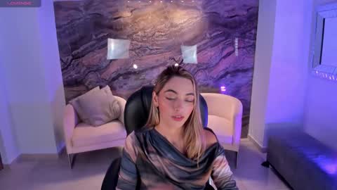 Snapshot of melissamoore_ chatting on March 5, 2:25 am Call me Meli online show from March 5, 2:25 am