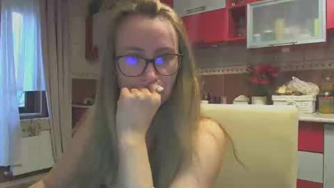 Snapshot of melly_rosey chatting on January 9, 8:24 am Melly online show from January 9, 8:24 am