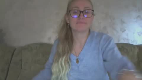 Snapshot of melly_rosey chatting on January 24, 8:02 am Melly online show from January 24, 8:02 am