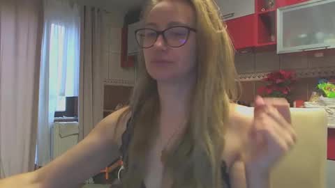 Snapshot of melly_rosey chatting on January 15, 8:09 am Melly online show from January 15, 8:09 am