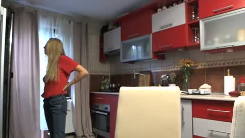 Snapshot of melly_rosey chatting on September 12, 7:21 am Melly online show from September 12, 7:21 am