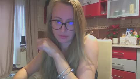 Snapshot of melly_rosey chatting on January 22, 10:29 am Melly online show from January 22, 10:29 am