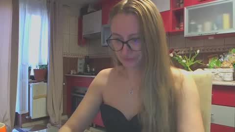 Snapshot of melly_rosey chatting on March 3, 7:54 am Melly online show from March 3, 7:54 am