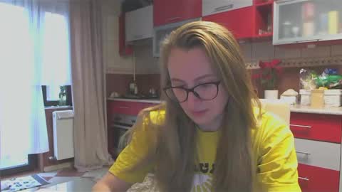 Snapshot of melly_rosey chatting on February 12, 7:44 am Melly online show from February 12, 7:44 am