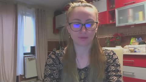 Snapshot of melly_rosey chatting on February 7, 8:01 am Melly online show from February 7, 8:01 am