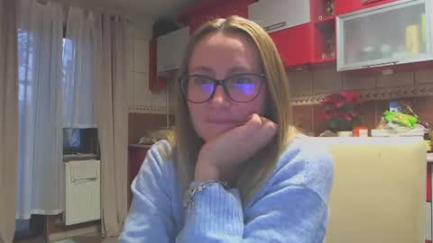 Snapshot of melly_rosey chatting on January 16, 3:02 pm Melly online show from January 16, 3:02 pm