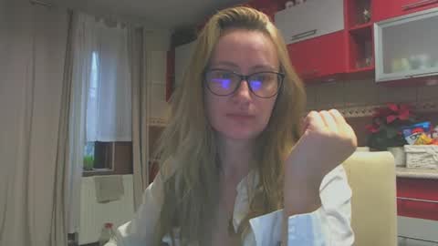 Snapshot of melly_rosey chatting on December 10, 7:58 am Melly online show from December 10, 7:58 am