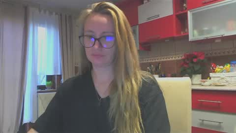Snapshot of melly_rosey chatting on December 16, 7:58 am Melly online show from December 16, 7:58 am