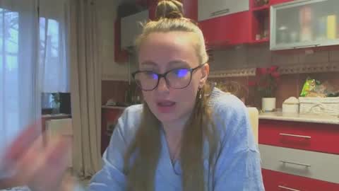 Snapshot of melly_rosey chatting on February 8, 2:27 pm Melly online show from February 8, 2:27 pm