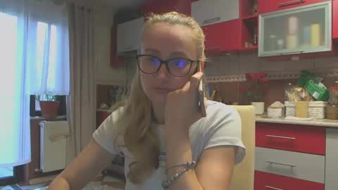 Snapshot of melly_rosey chatting on February 13, 7:35 am Melly online show from February 13, 7:35 am