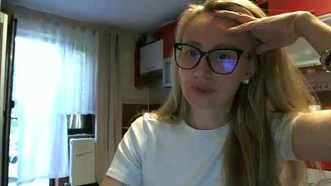 Snapshot of melly_rosey chatting on September 11, 7:20 am Melly online show from September 11, 7:20 am