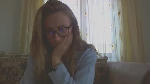 Snapshot of melly_rosey chatting on January 17, 8:13 am Melly online show from January 17, 8:13 am