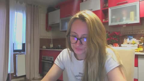 Snapshot of melly_rosey chatting on January 29, 7:25 am Melly online show from January 29, 7:25 am