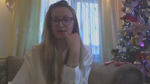 Snapshot of melly_rosey chatting on December 17, 7:18 am Melly online show from December 17, 7:18 am