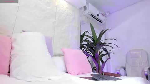 Snapshot of melody_leiton_ chatting on September 11, 1:34 pm Melody online show from September 11, 1:34 pm