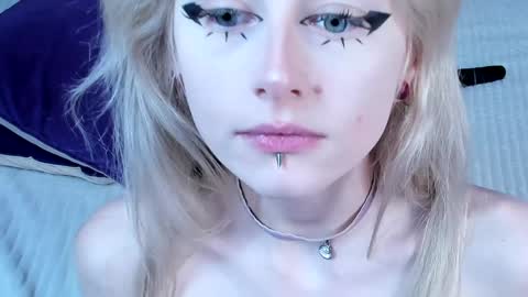 Snapshot of mercy_bloom chatting on December 4, 12:46 am Mercy Bloom online show from December 4, 12:46 am