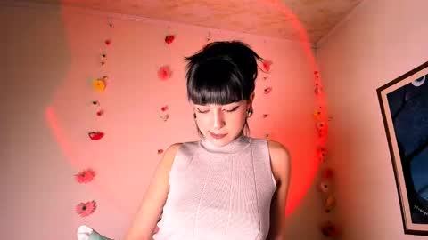 Snapshot of merlynn_ chatting on December 10, 7:47 am Diane 3 online show from December 10, 7:47 am