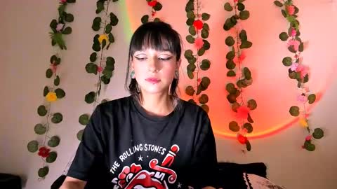 Snapshot of merlynn_ chatting on March 6, 6:41 am Diane 3 online show from March 6, 6:41 am