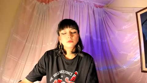 Snapshot of merlynn_ chatting on February 8, 6:43 am Diane 3 online show from February 8, 6:43 am