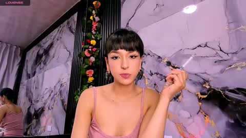 Snapshot of merlynn_ chatting on September 9, 12:43 am Diane 3 online show from September 9, 12:43 am