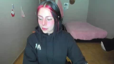 Snapshot of mey090 chatting on January 14, 12:22 am Mey online show from January 14, 12:22 am