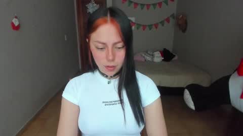 Snapshot of mey090 chatting on December 12, 10:09 pm Mey online show from December 12, 10:09 pm