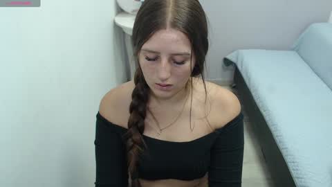 Snapshot of mia_diaz1 chatting on February 3, 1:08 pm Mia online show from February 3, 1:08 pm