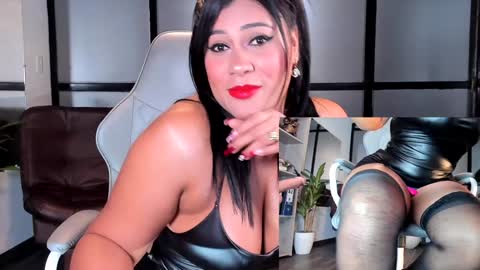 Snapshot of mia_hotwife chatting on January 4, 12:38 pm Mia.... Nice to meet you thumb up me please its important online show from January 4, 12:38 pm