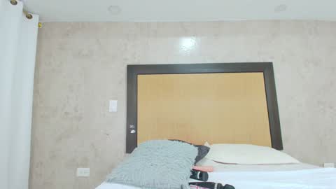 Snapshot of mia_lopez52 chatting on January 10, 5:02 pm MIALOPEZ . Y . online show from January 10, 5:02 pm