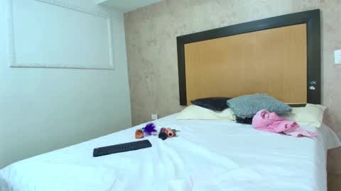 Snapshot of mia_lopez52 chatting on December 31, 10:26 am MIALOPEZ . Y . online show from December 31, 10:26 am