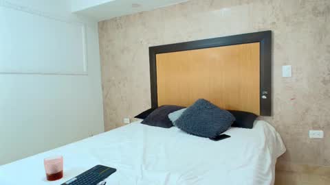 Snapshot of mia_lopez52 chatting on February 10, 6:24 pm MIALOPEZ . Y . online show from February 10, 6:24 pm