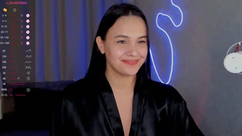 Mia online show from February 8, 3:42 pm