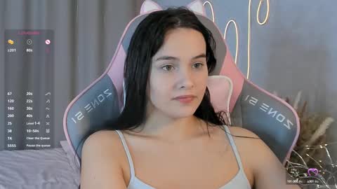 Mia online show from March 8, 9:40 pm