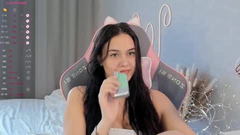 Mia online show from March 1, 9:29 am
