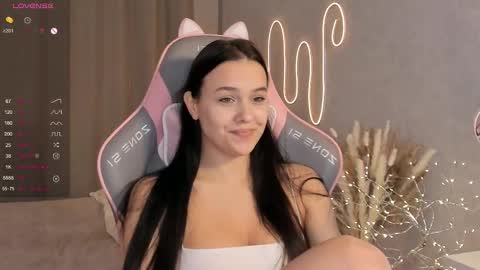 Mia online show from February 25, 12:16 pm