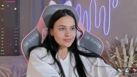 Mia online show from February 15, 4:23 pm