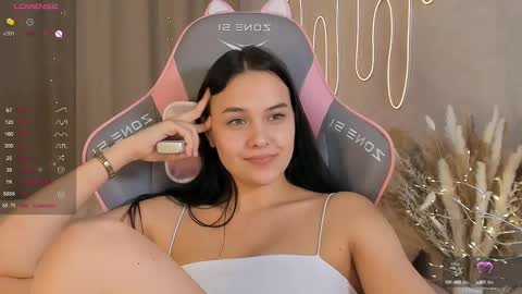 Mia online show from February 17, 3:22 pm
