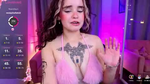 Snapshot of mia_mooner chatting on September 15, 10:11 pm Effy online show from September 15, 10:11 pm